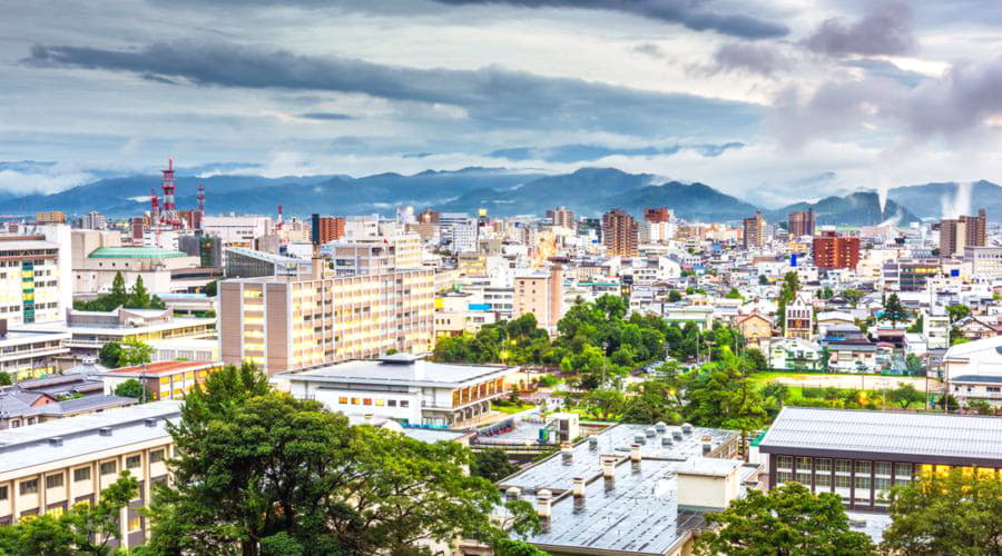 Nuestros servicios de alquiler de coches ofrecen una diversa selección de vehículos en Tottori.